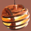Große Pendellampe flambiertes Holz, Kugelförmiges Design